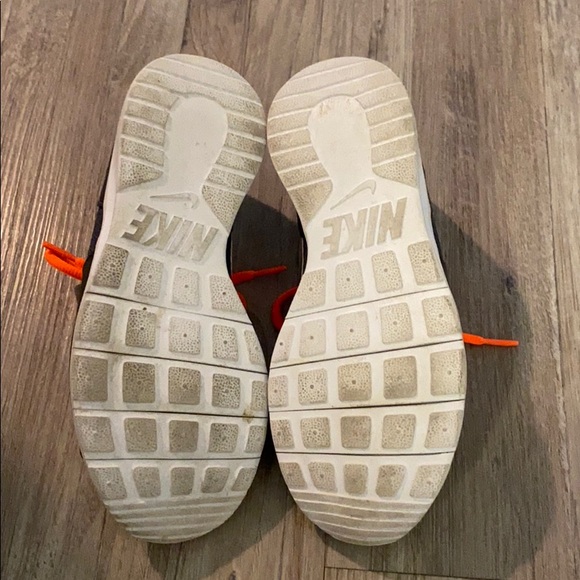 Nike Tennis Shoe Youth Size 5 - Picture 5 of 6